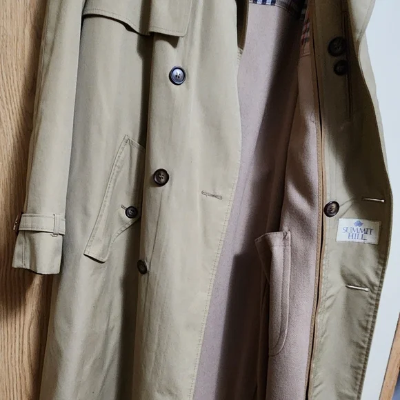 Men's Burberry Trench - Picture 8 of 8